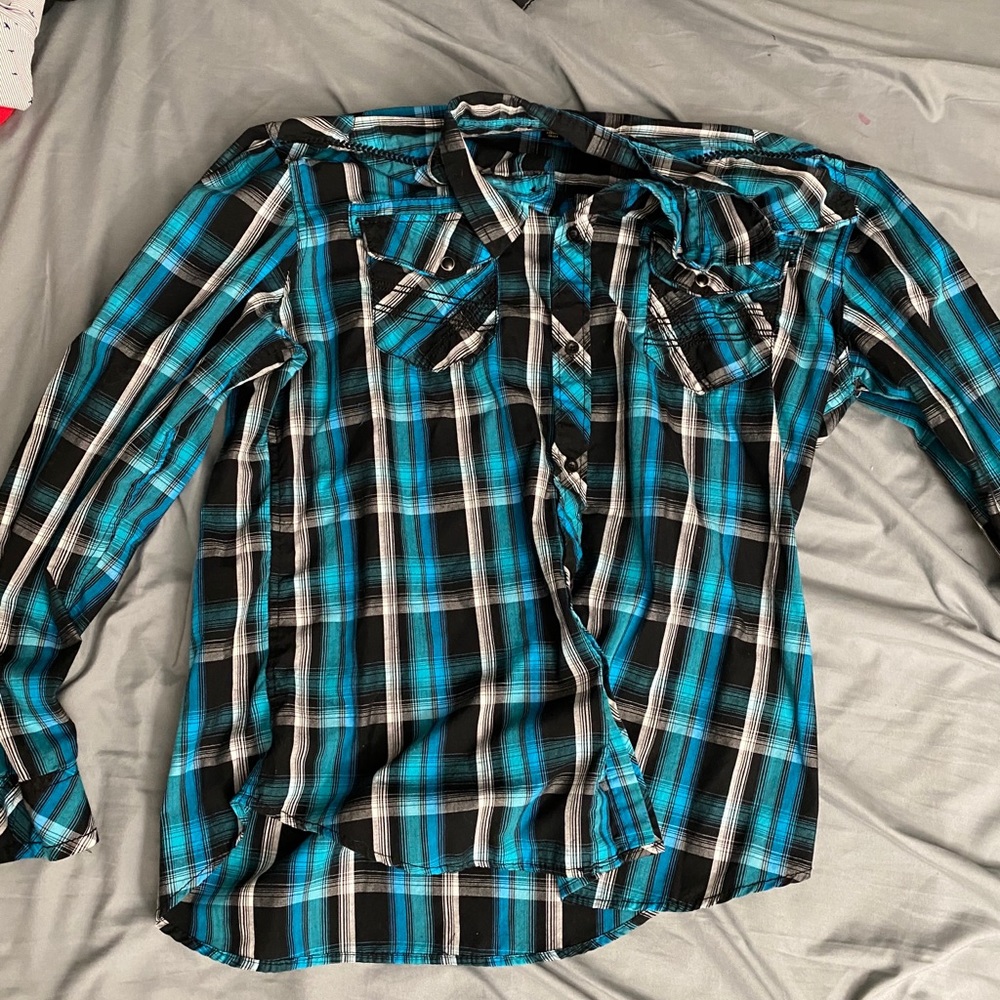 Men’s long sleeve button ups size Large